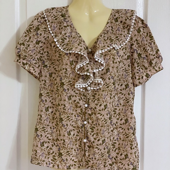 Like new diary pink floral button down puff sleeve blouse, ruffle collar - Picture 1 of 13
